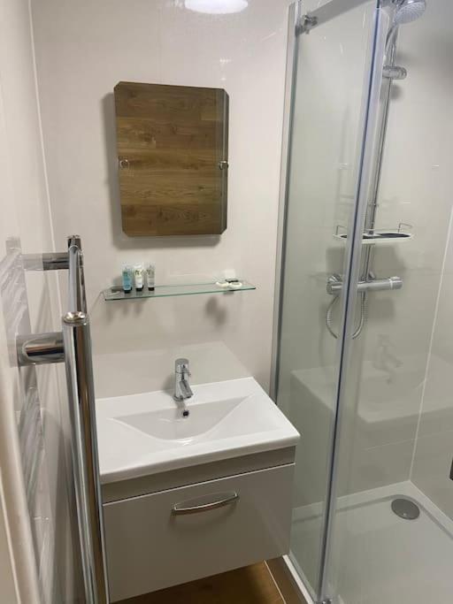 One Bedroom Ground Floor Flat * Chichester