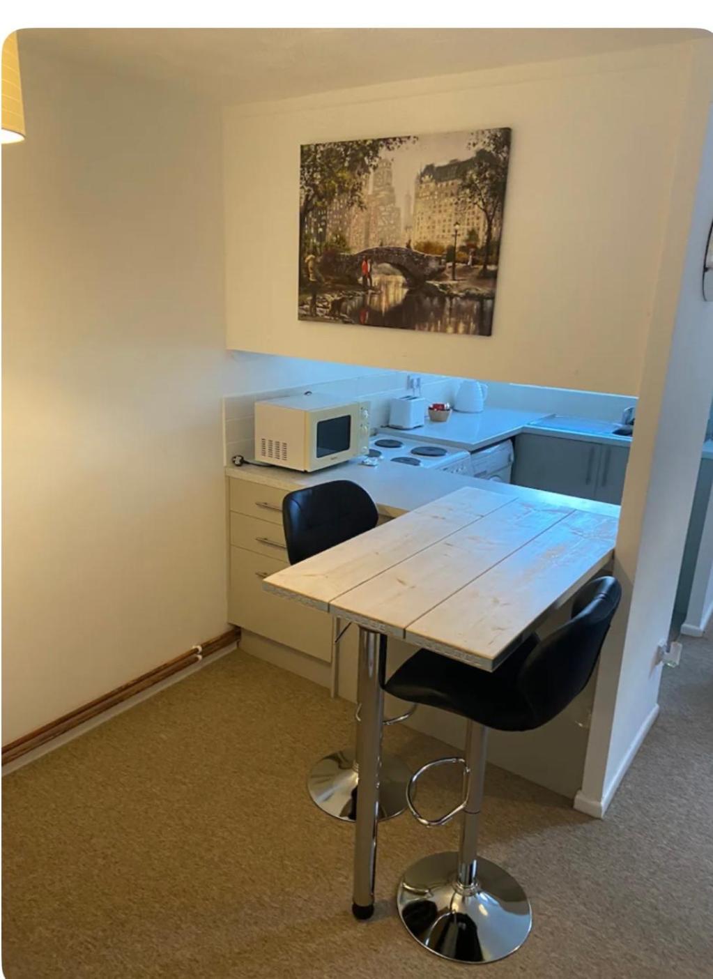 One Bedroom Ground Floor Flat Apartment *