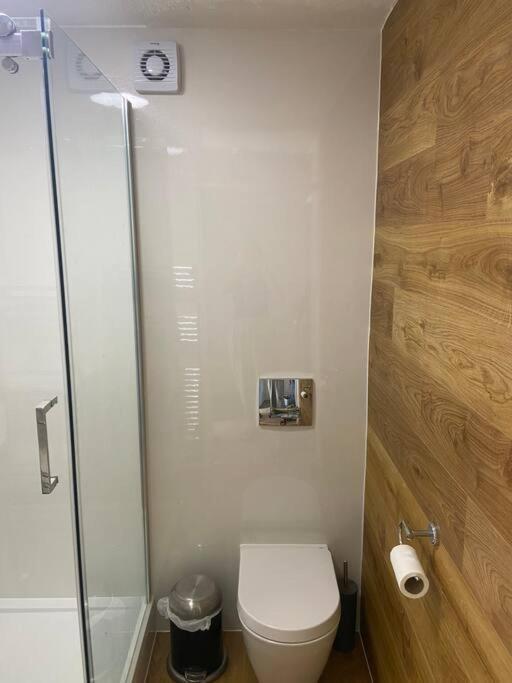 One Bedroom Ground Floor Flat Apartment *